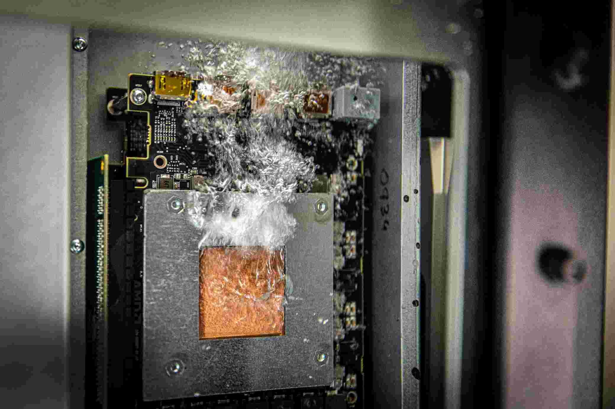 2p50 immersion cooling device